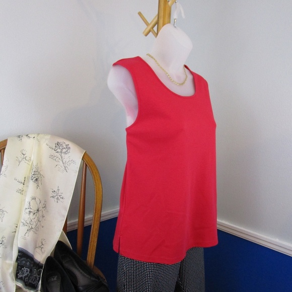 🌹Host Pick🌹Classic Red Essential Tank Top - NWOT - Picture 4 of 6